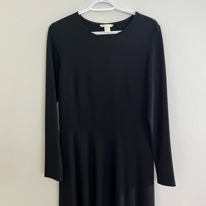 36- Black basic long sleeves dress